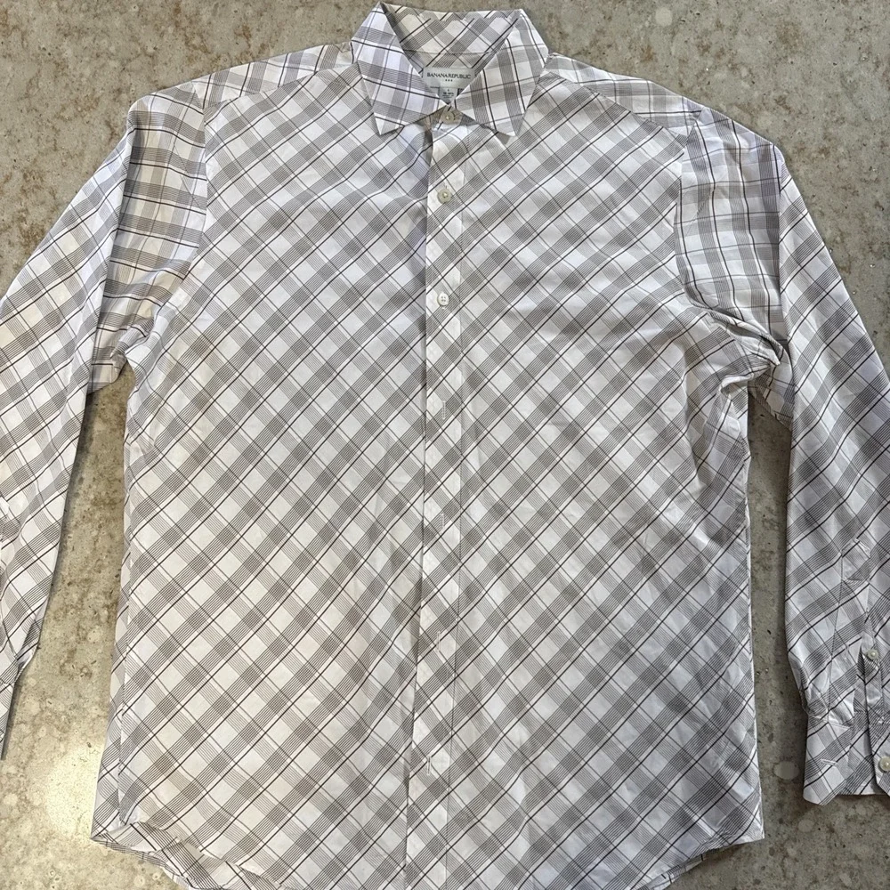 Banana Republic Men's Button Down Shirt 16-16 1/2 Large.